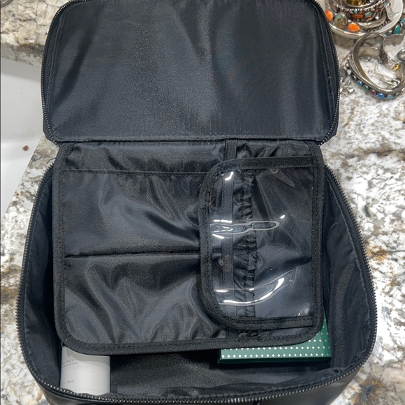 Seint Bag and Seint makeup - Picture 2 of 8